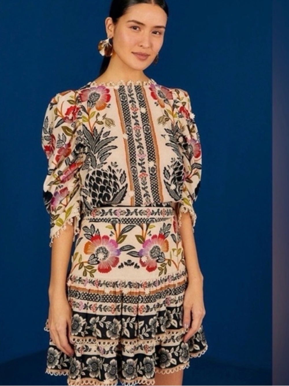 *RARE SET 🌼FARM🌼 Floral Embroidered Puff-Sleeve Top - and skirt set